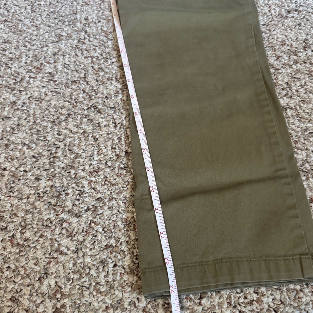 Loft Olive Green Capri’s - Picture 5 of 6